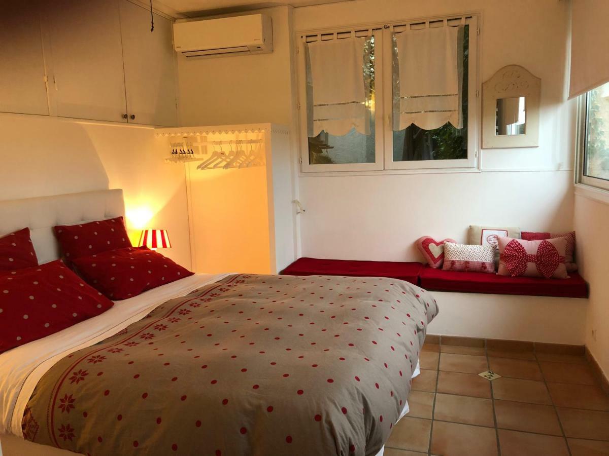 Les Grimaldines - Maison D'Hotes 2*